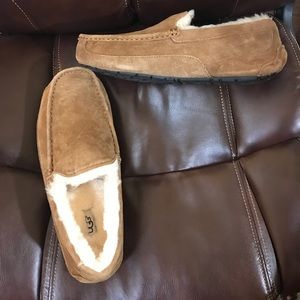 Men’s Ugg house shoes